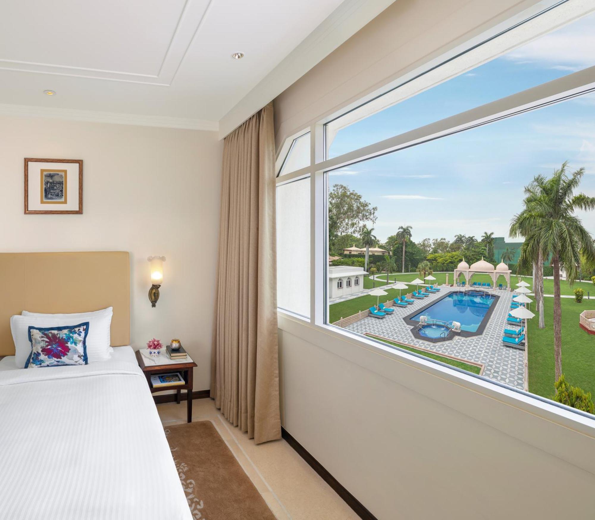 Tajview, Agra-ihcl Seleqtions